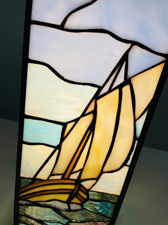 Tiffany Beistell Leuchte Segelboot